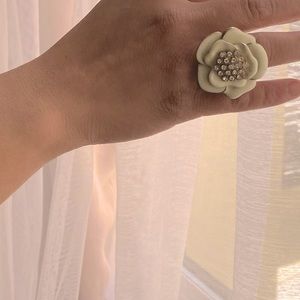 CUTE FLOWER  COCKTAIL RING